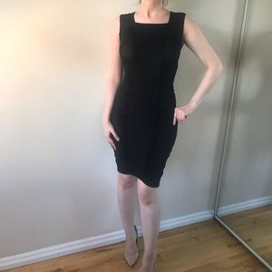 BCBG MAXAZRIA BLACK SIDE RUCHED CENTER  DRESS xs